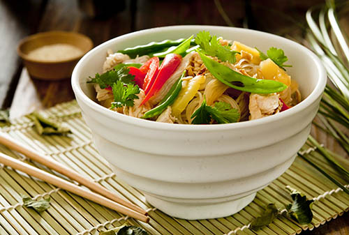Vietnamesischer-Glasnudelsalat-mit-Huhn-sst_1624160602