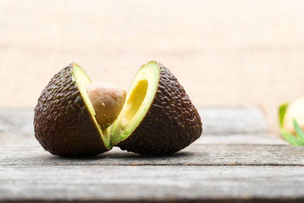 Avocado aufgeschnitten