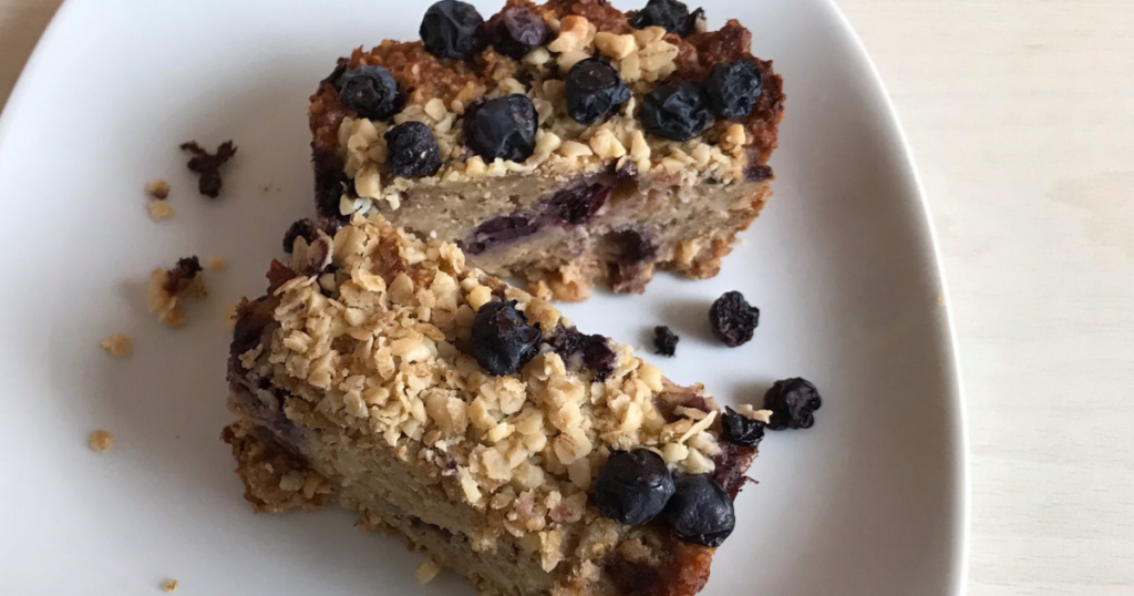 Blaubeerkuchen auf einem Teller