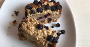 Blaubeerkuchen auf einem Teller