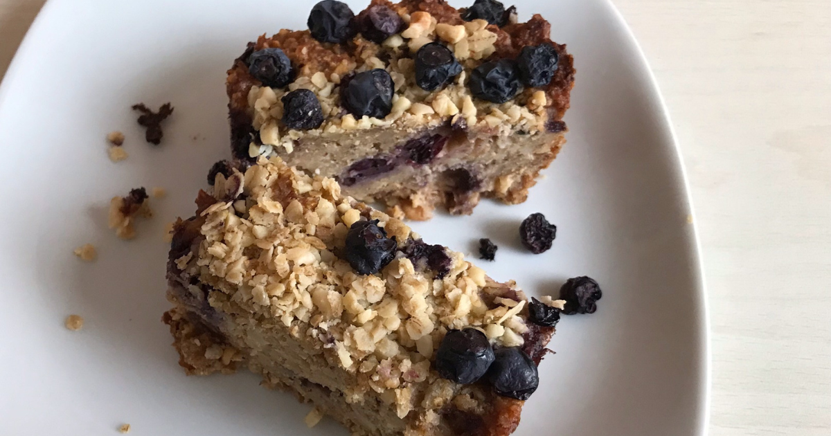Blaubeerkuchen auf einem Teller